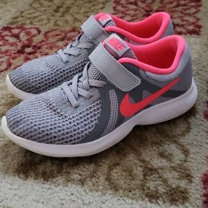 Girl's Nike revolution 4 shoes